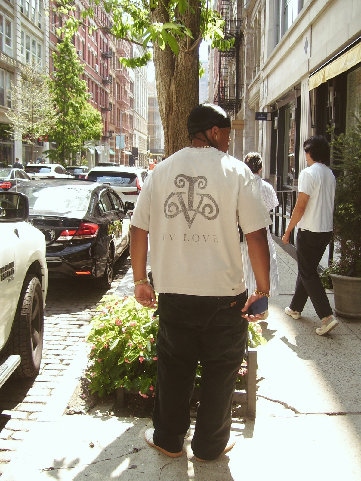 IV LOVE BASICS TEE, CREAM